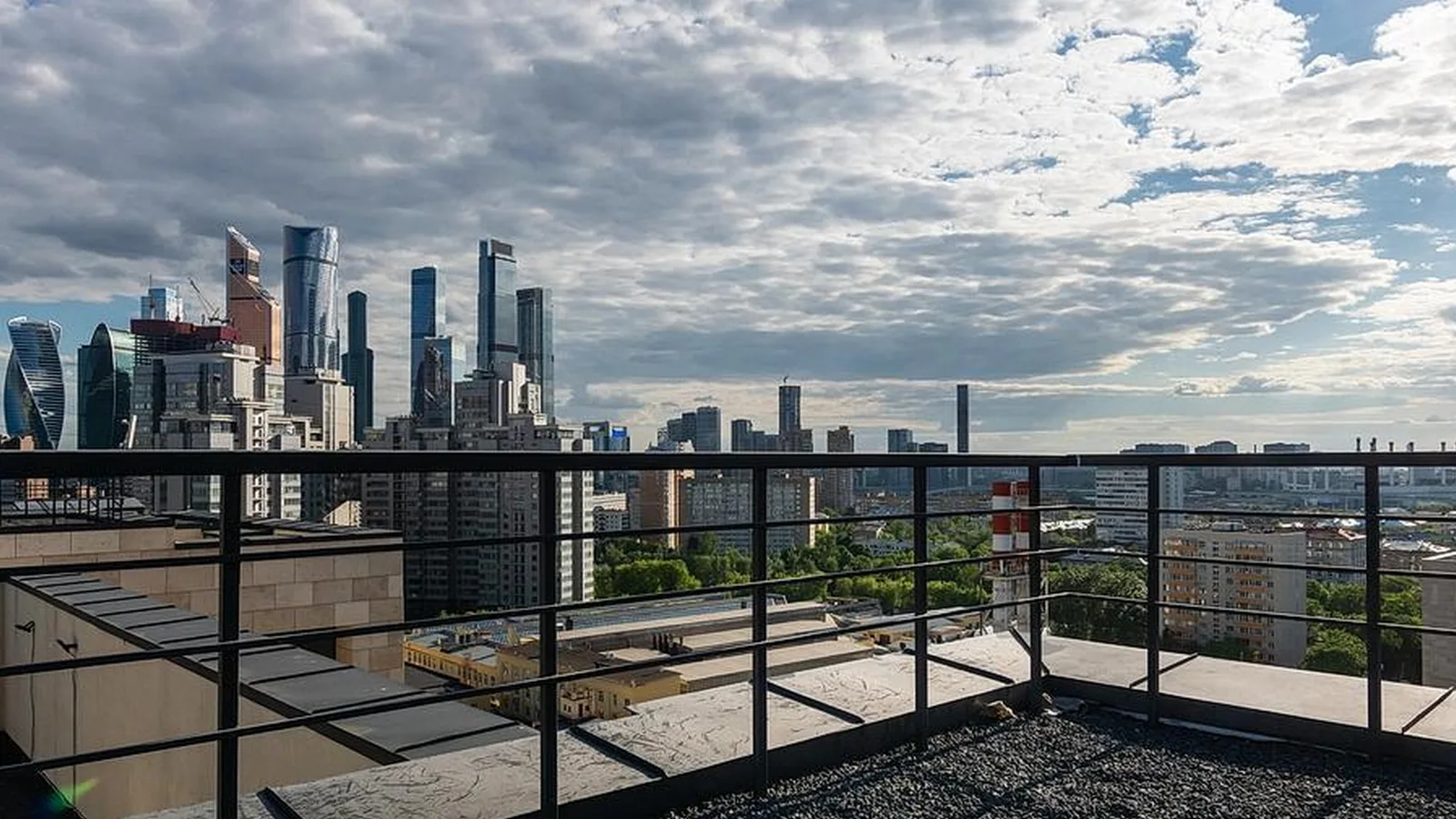 Панорамный вид на башни Москва-Сити